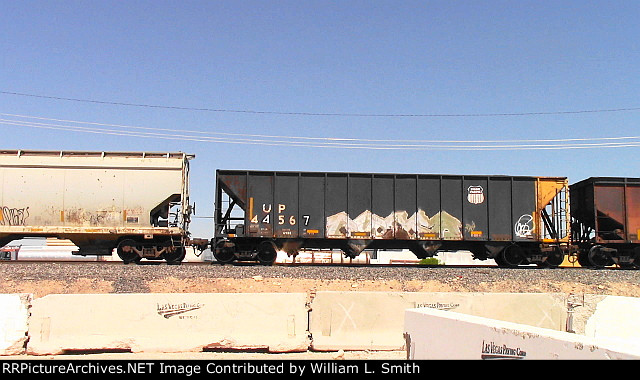 EB Manifest Frt at Arden Yard partial W-Pshr -27